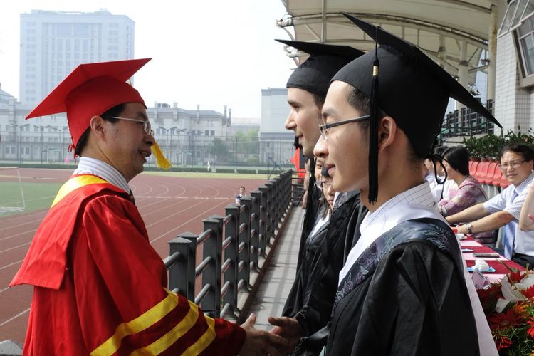 Tim Vukan bachelor graduation at zhejiang chinese medical university